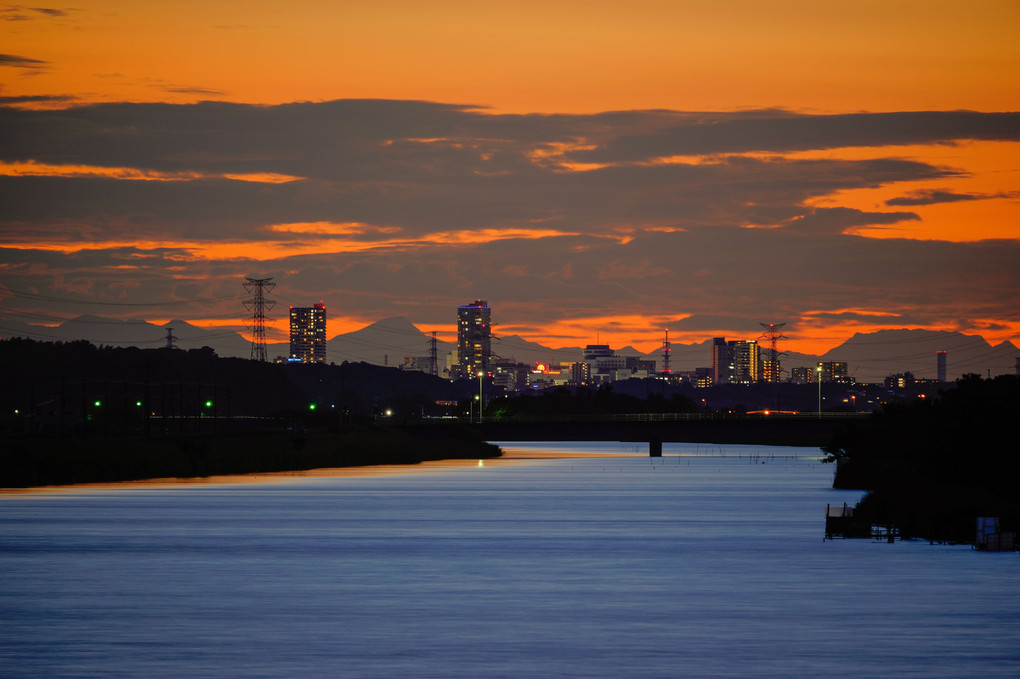 手賀川と街の夕景