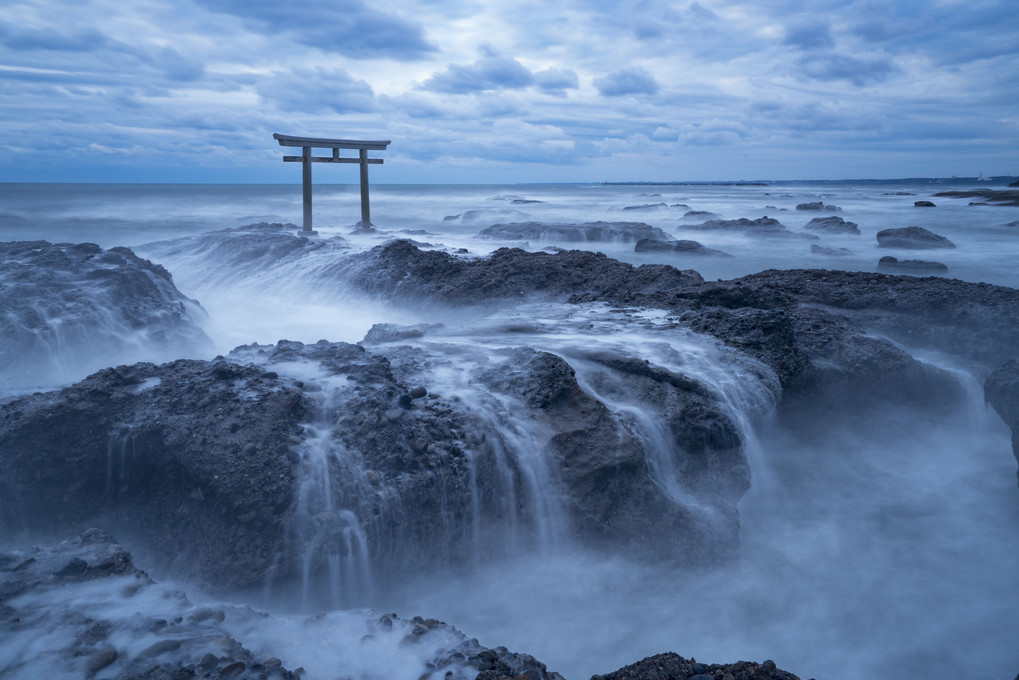 大波に洗われて