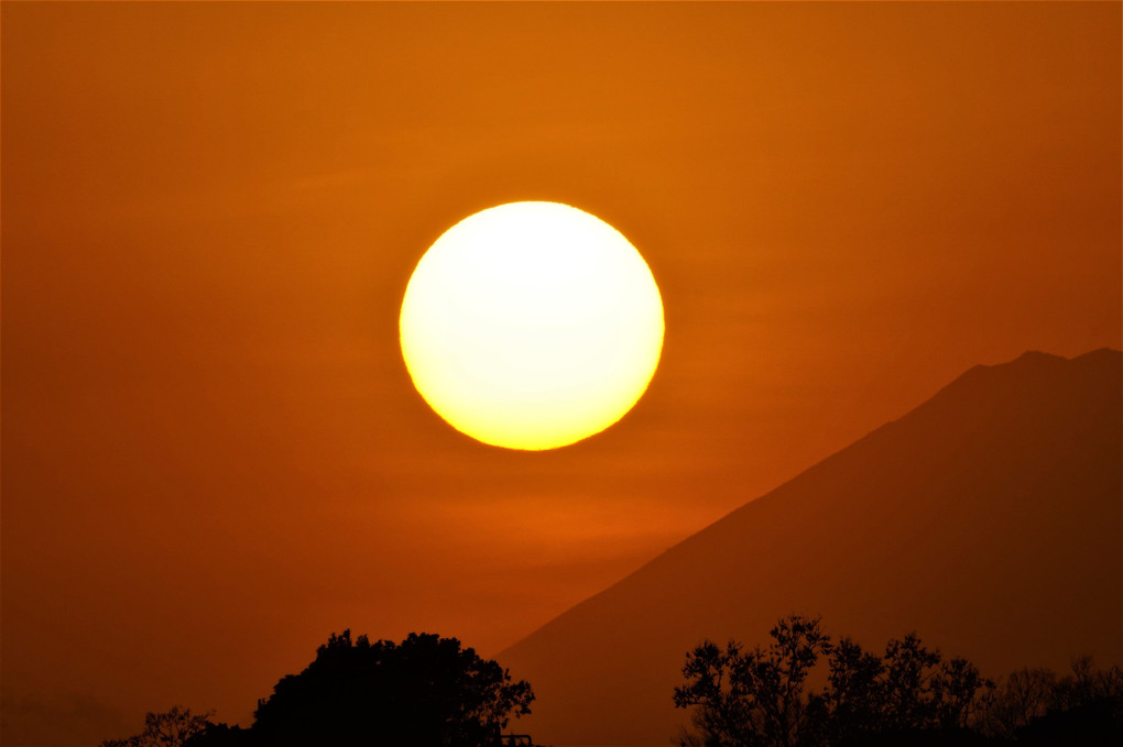 富士に沈む太陽