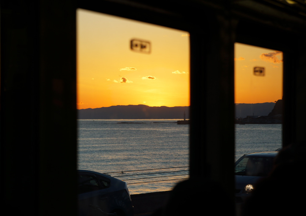 車窓の夕陽