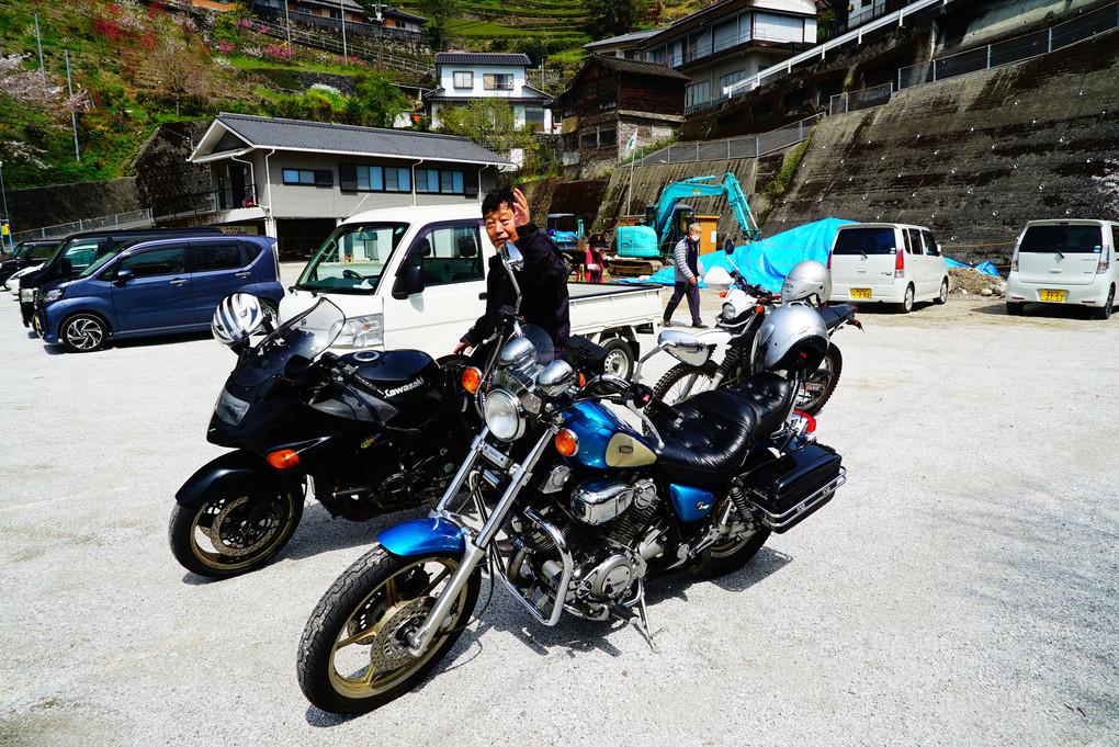 アルバトロスのマスターとOちゃんと3人でバイクツーリングで高知の花桃の里巡り