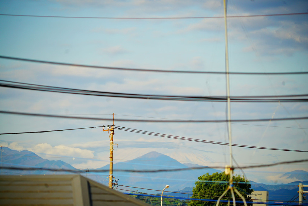 月10日(土)6時35分　わが家から望む今朝の富士山 