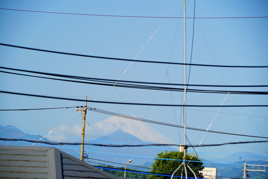 4月18日(日)　わが家から見える今朝の富士山 