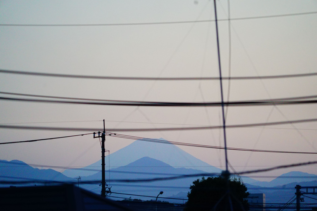 わが家から望む富士山の夕景