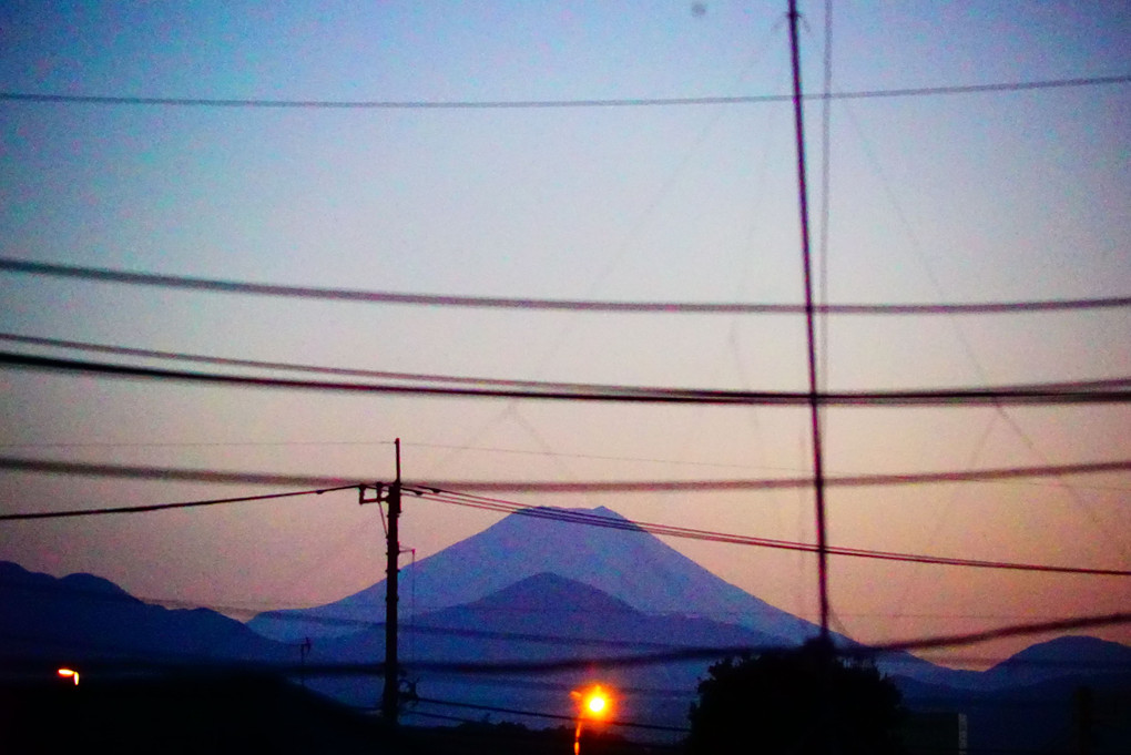 わが家から望む富士山の夕景