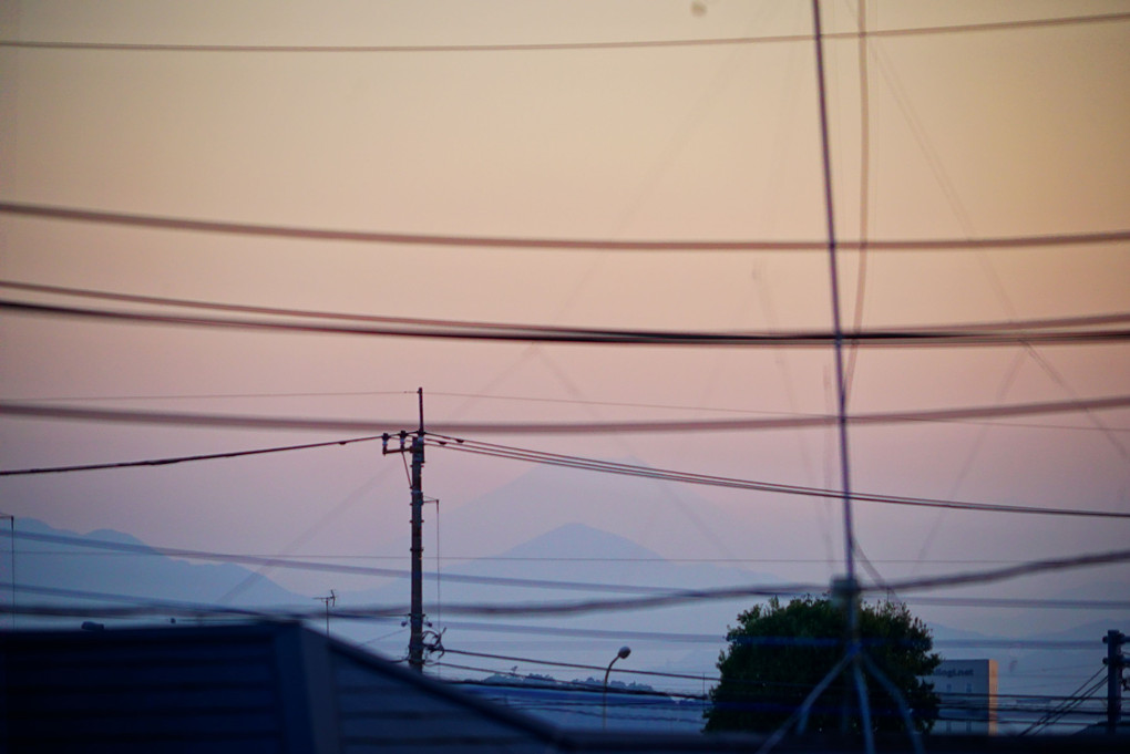 4月21日(水)　わが家から望む今日の富士山の夕景