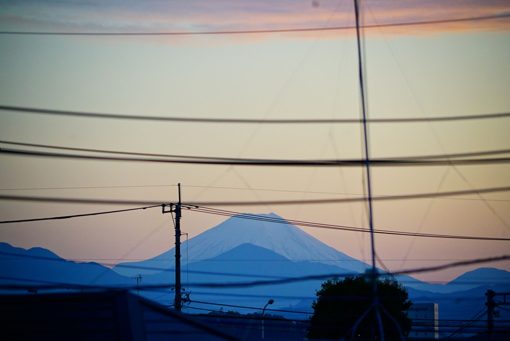 4月22日(木)　わが家から望む今日の富士山の夕景