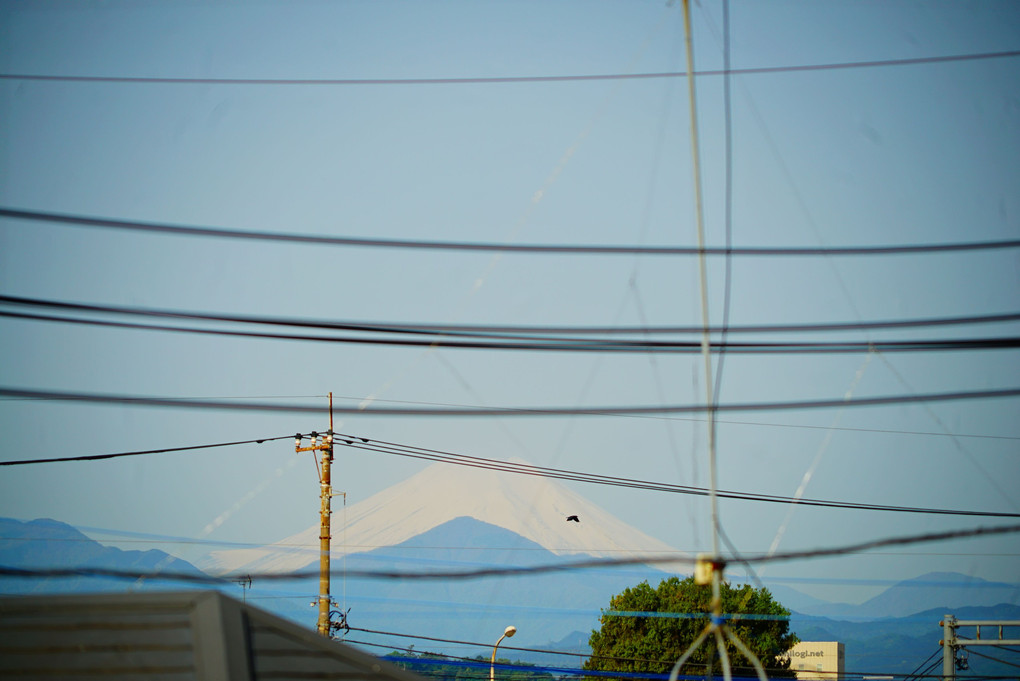 わが家から望む今朝の富士山　7時6分