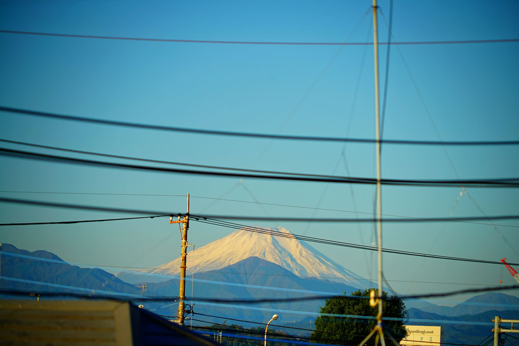 わが家から見える今朝の富士山　10月24日(日)　6:54am   
