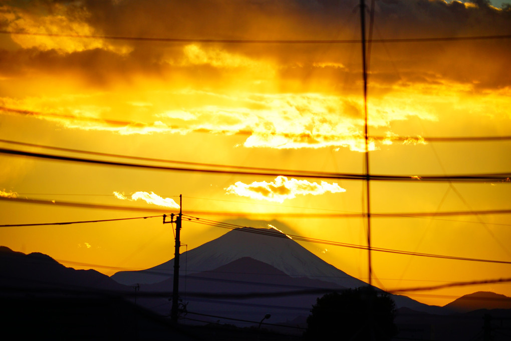 わが家から見えるダイヤモンド富士　11月27日　4:16pm  