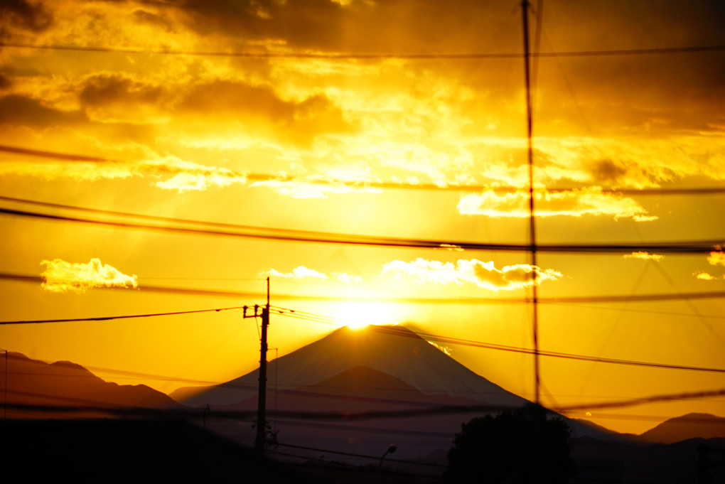 わが家から見えるダイヤモンド富士　11月27日　4:16pm  