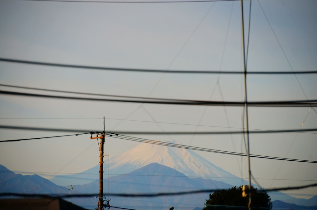 わが家から見える今朝の富士山　 8:23am