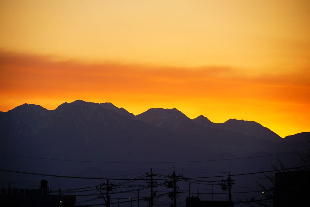 いたち川・新宿橋より望む立山連峰の夜明け