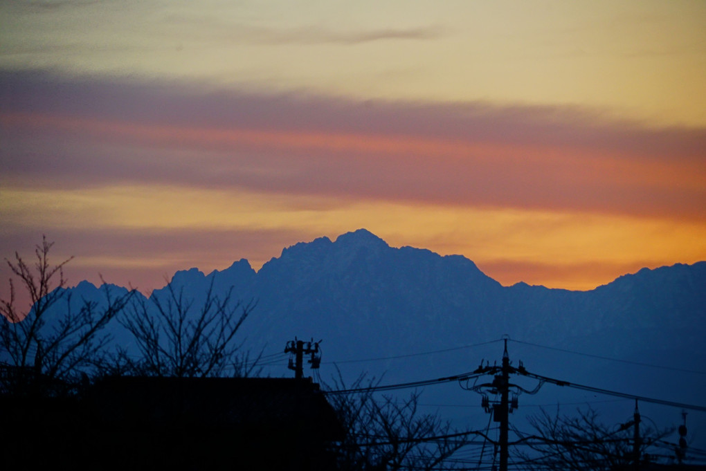 富山市いたち川・新宿橋より望む夜明け前の剱岳