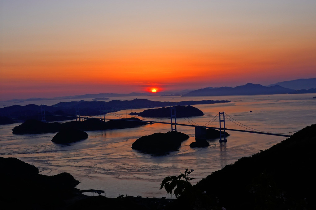 しまなみ海道　大島　夕陽の名所　亀老山展望台　設計：隈研吾  