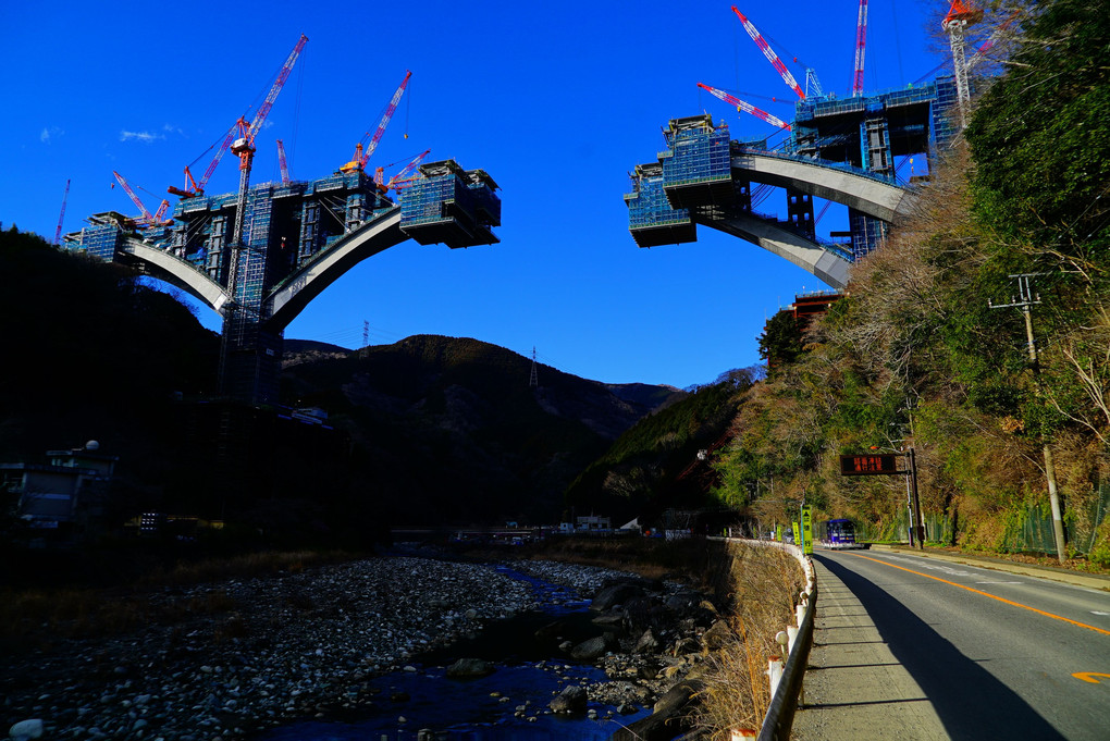 国内最大の特殊アーチ橋『(仮称)河内川橋』中日本高速道路提供
