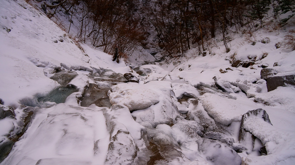 2015年1月8日　高瀑渓谷と高瀑の滝 一本の直瀑の落差は132mです。