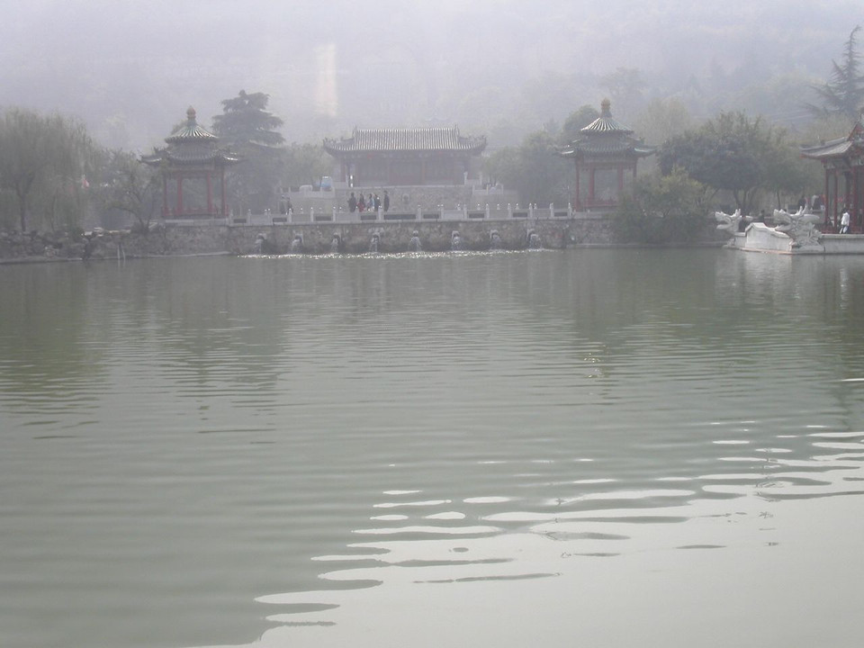 2002年10月27日　秦の始皇帝陵　　楊貴妃の別荘　華清池