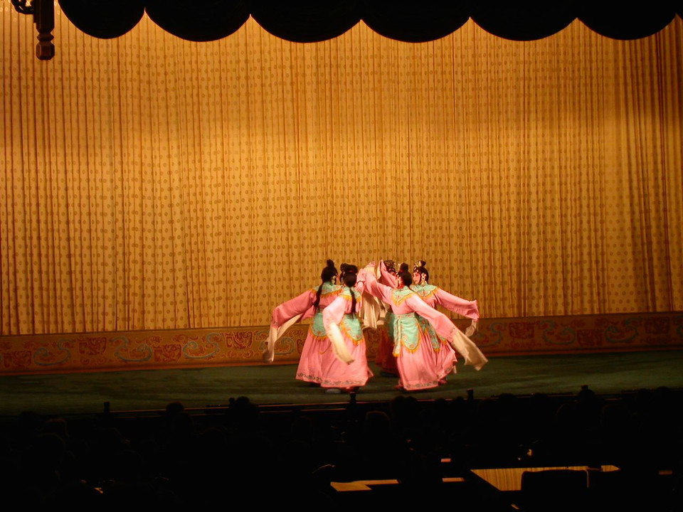 2002年10月24日　北京　中国舞踊