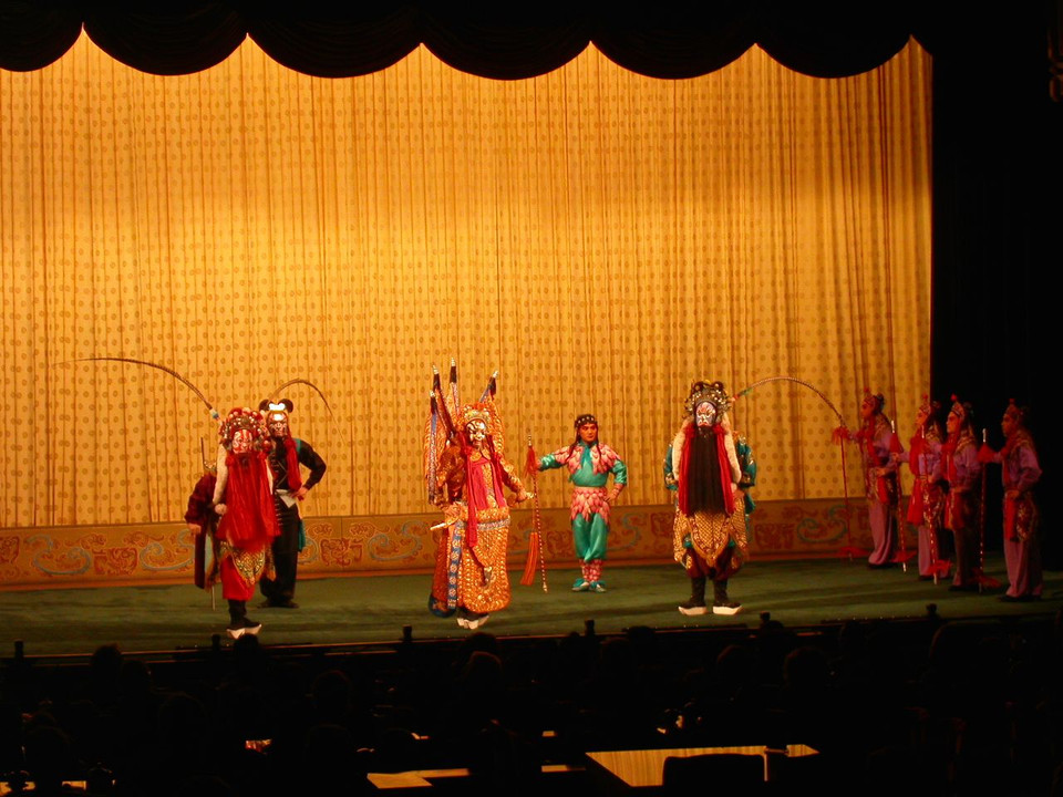 2002年10月24日　北京　中国舞踊