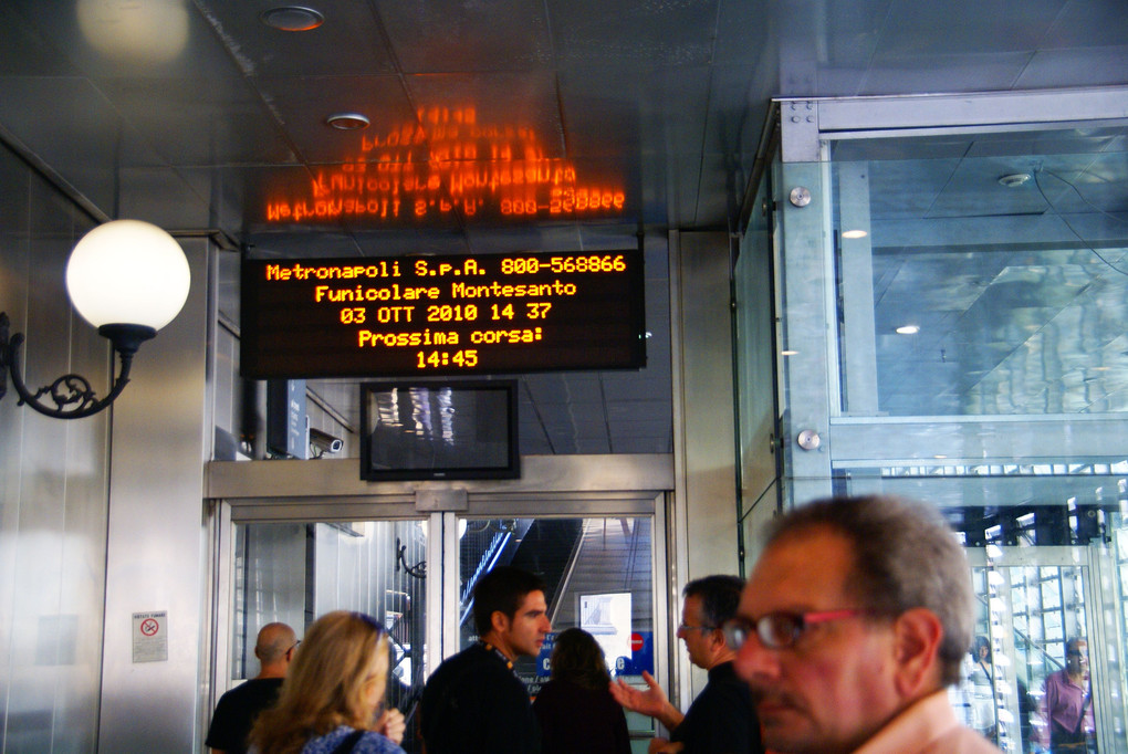 2010年10月3日　ナポリ　モンテサント ケーブルカー　モンテサント駅