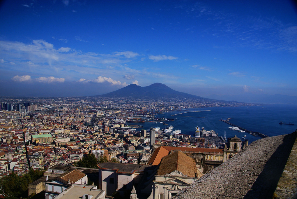 2010年10月3日　ナポリ　サンテルモ城よりベスビオ火山望む