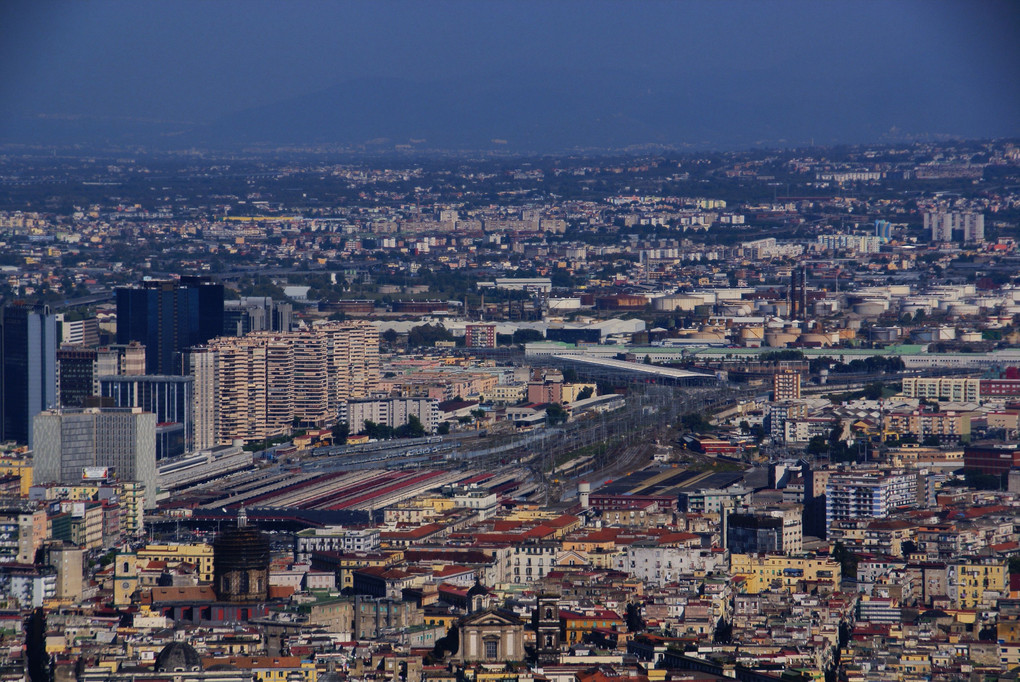 2010年10月4日　イタリア　ナポリ　サンテルモ城より望むナポリ駅