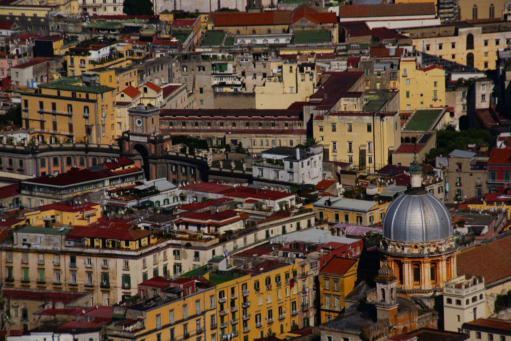 2010年10月4日　イタリア　ナポリ　サンテルモ城より望む卵城