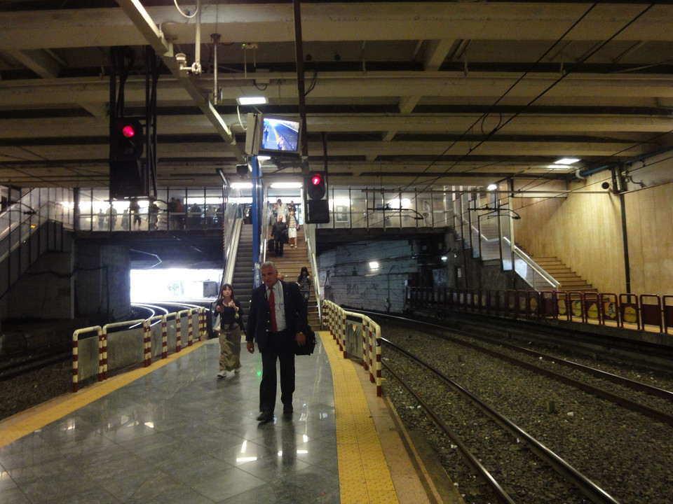 2010月10月3日　イタリア　ナポリ　NAPOLI GARIBALDI 駅 