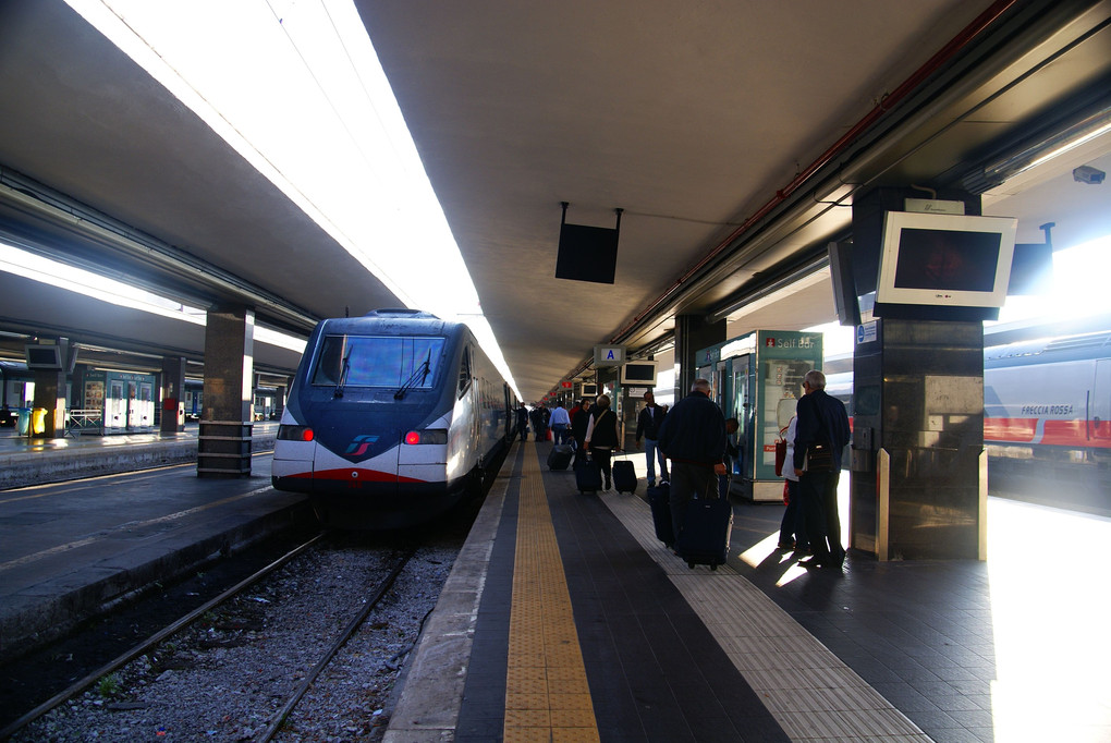 2010年10月3日　イタリア　ナポリ駅