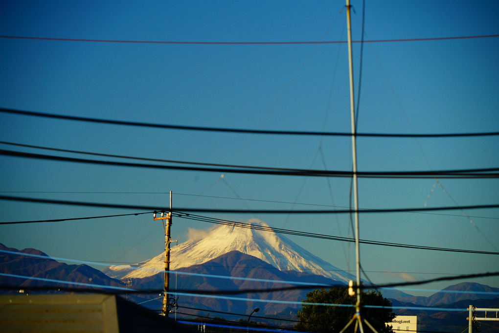自宅の3階から見える元旦の富士山