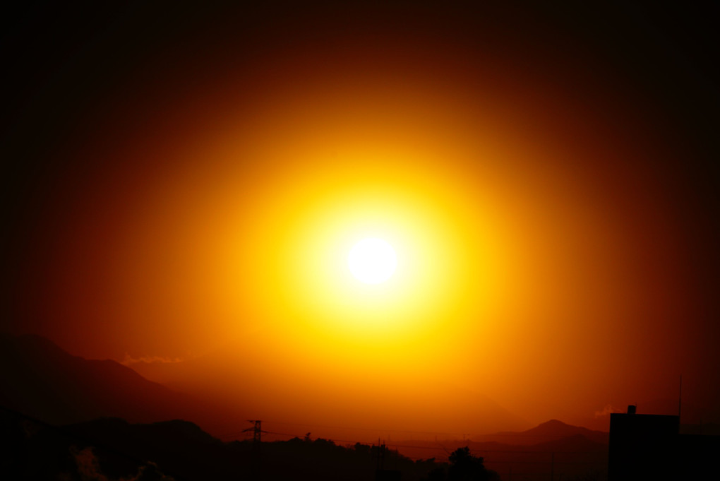 正月19日の富士山へと沈む夕陽