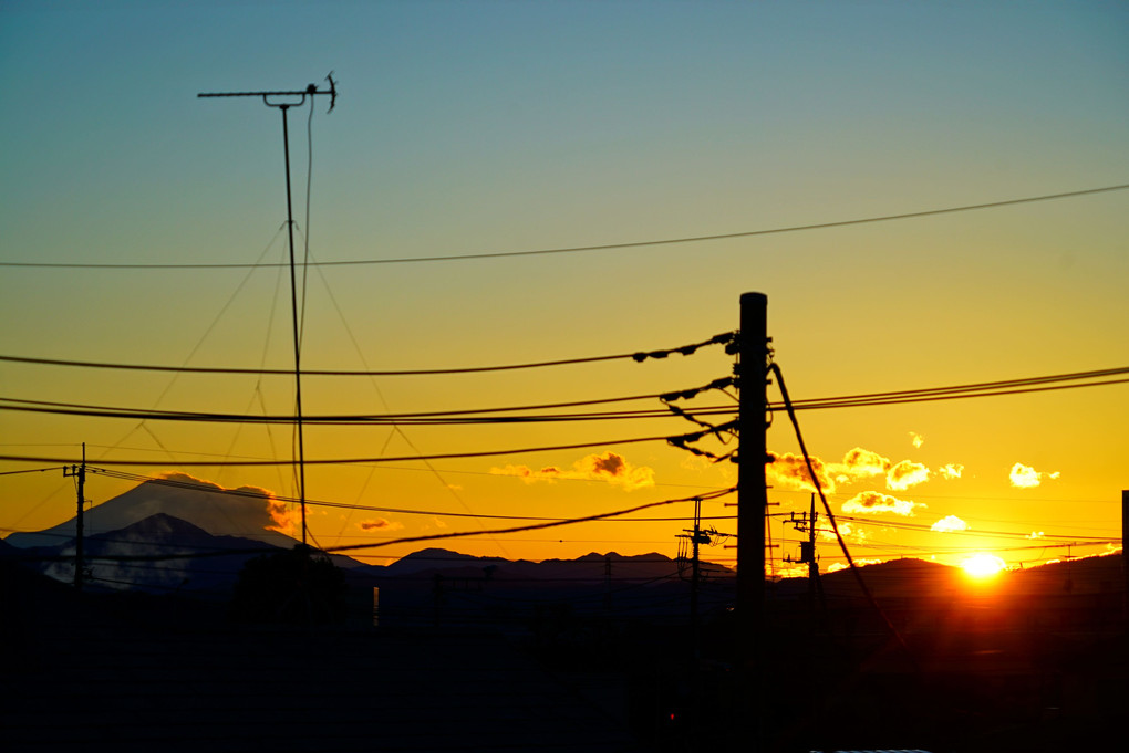 2月15日　我が家から見える富士山と日没