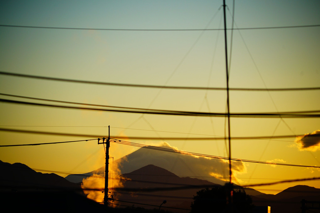 2月15日　我が家から見える富士山と日没