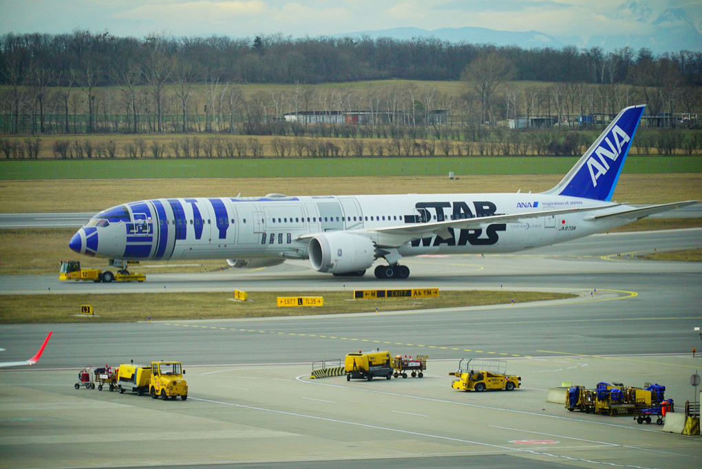 2019年2月25日　スターウォーズ R2-D2  ANA JET  @ウィーン空港