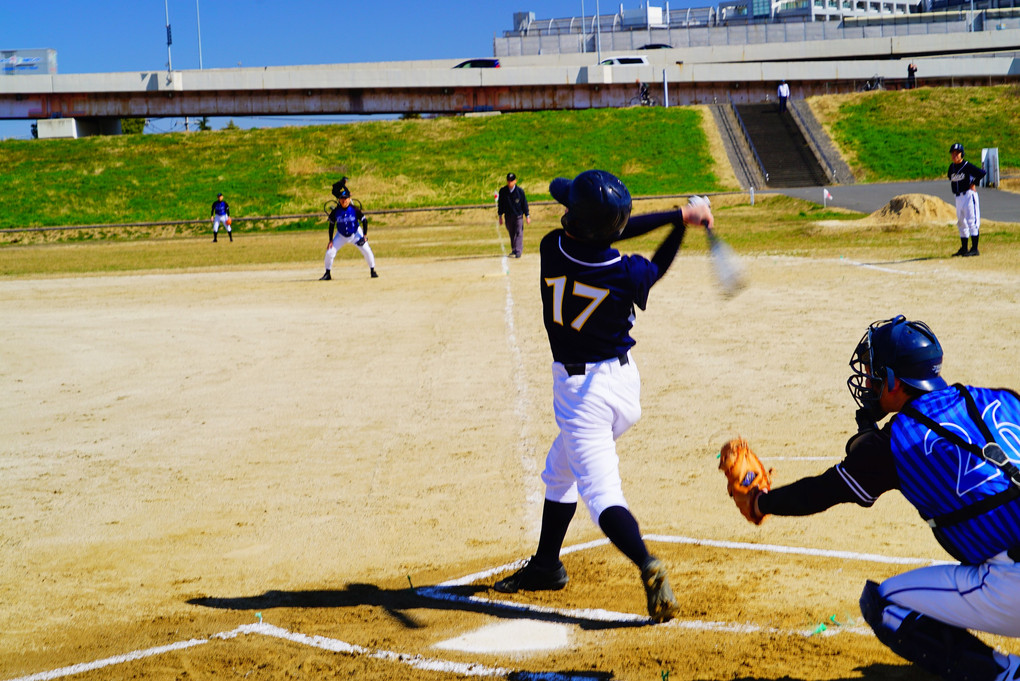 足立区軟式野球リーグの開幕戦でした🎊 風は少しありましたが快晴の青空で気持ち良し