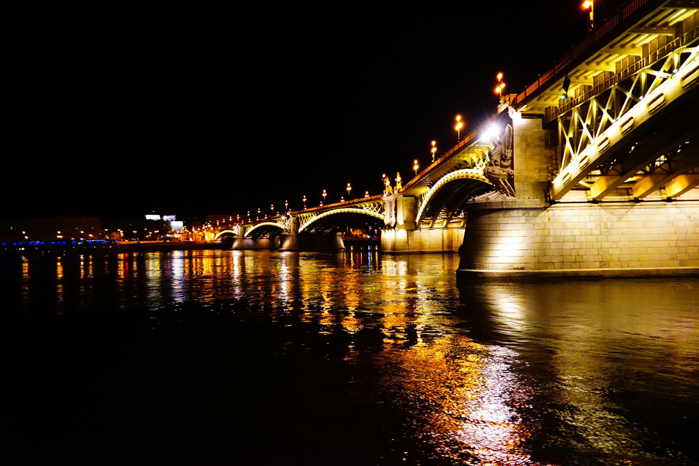 世界遺産　ドナウの真珠クルーズ　マルギット橋　ブダペスト　ハンガリー    