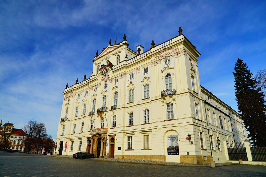 プラハ　フラチャニ広場　大司教宮殿　Toskánský palác  ロレッタ　チェ