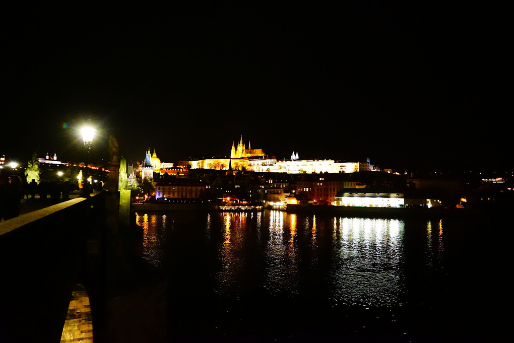 プラハ城　聖ヴィート教会　王宮　カレル橋　ヴァルタヴァ川（モルダウ川）　チェコ