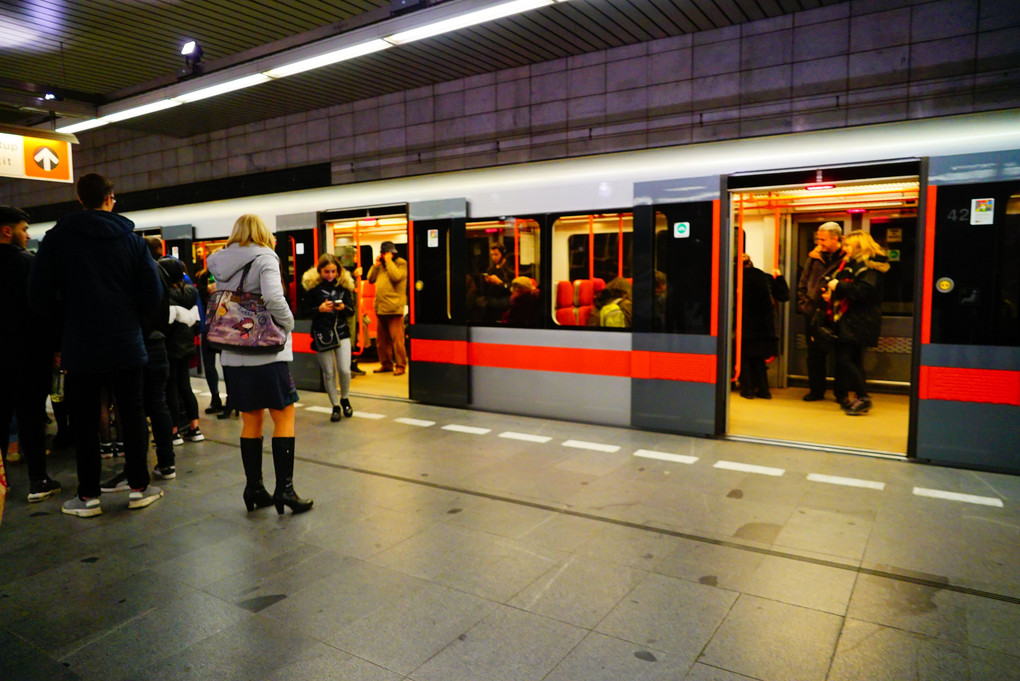 プラハ地下鉄　Metro チェコ  ※動画も投稿させて頂いておりますのでお時間があり