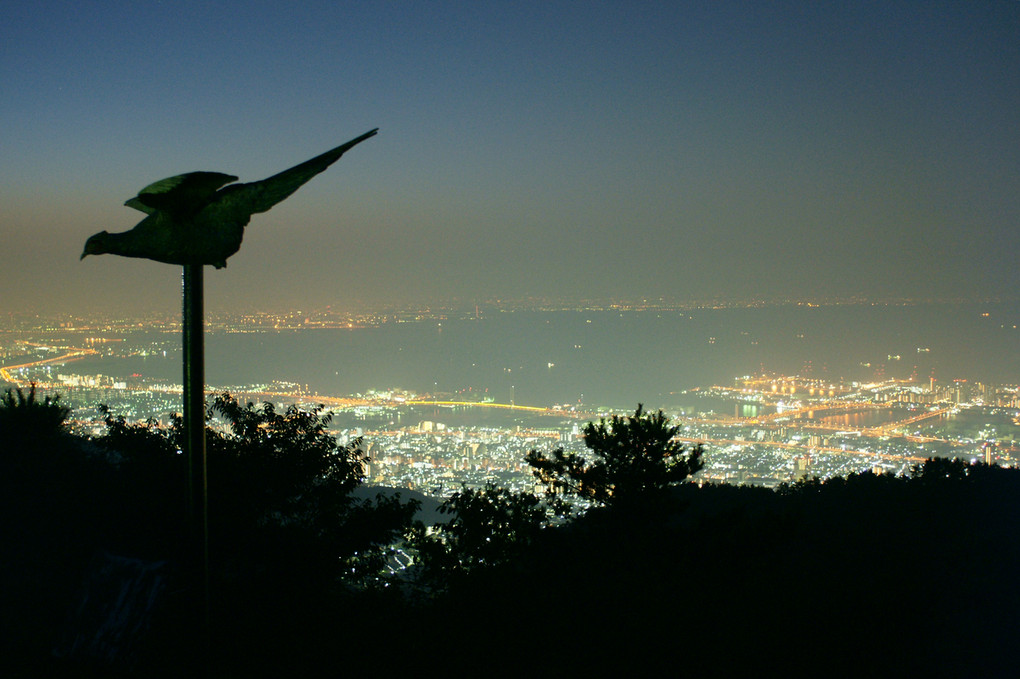 日の出前の神戸の夜景