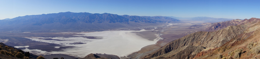 Bad Waterの全景 (Death Valley)