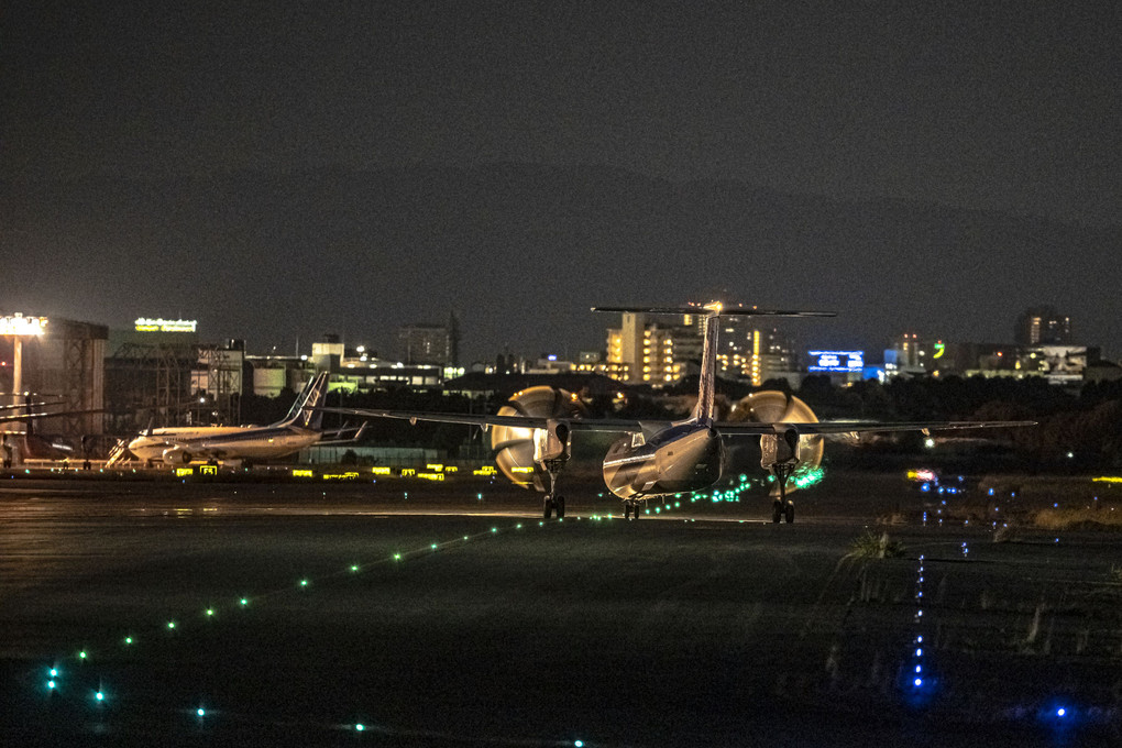 夜の伊丹空港