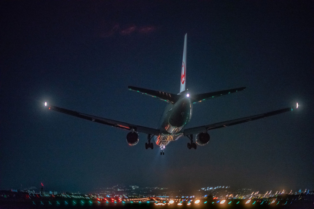 夜の伊丹空港