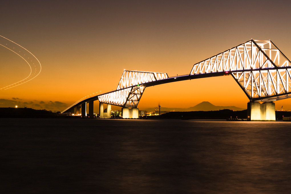 光跡、橋、夕焼け富士
