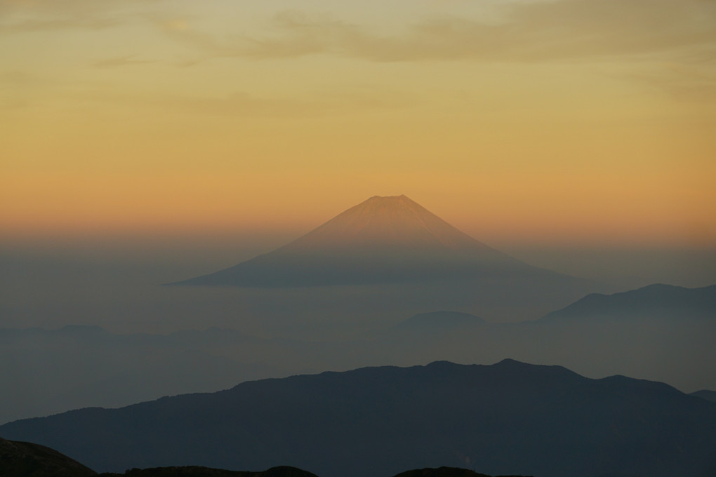 夕日に染まる富士山 !!　北岳より