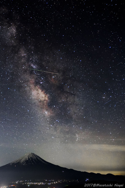 空を渡る流星