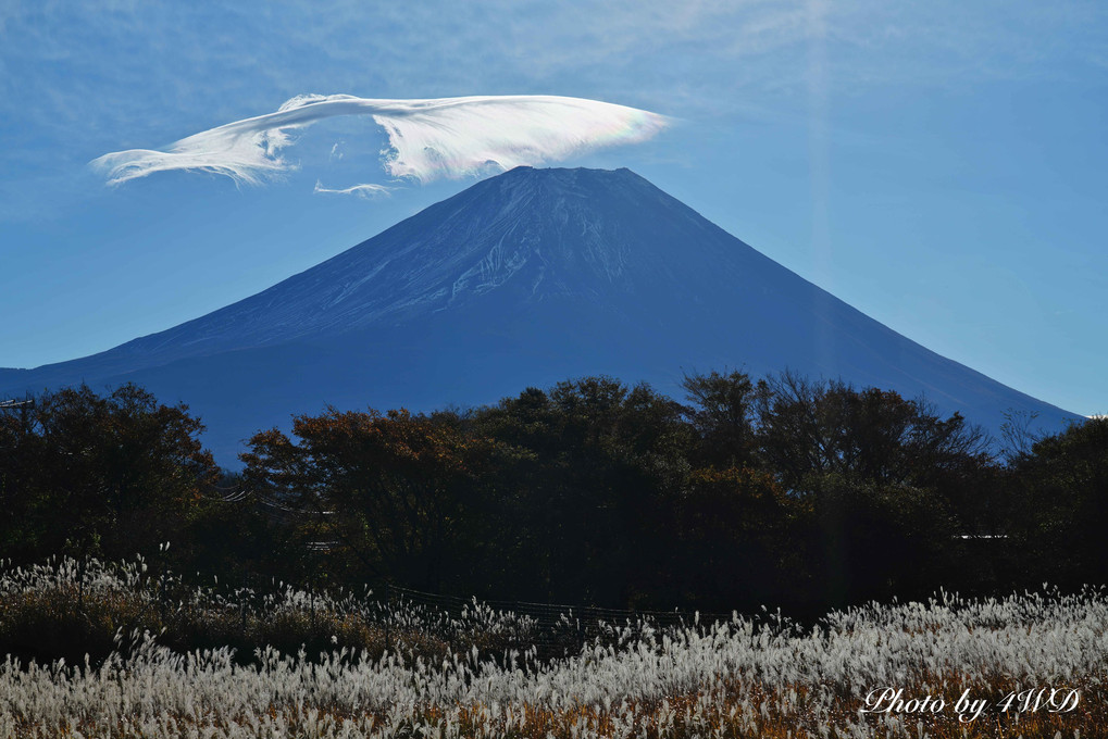 富士に彩雲