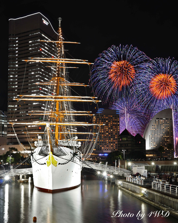 横浜みなとみらい　帆船日本丸とスマートフェスティバル花火2023