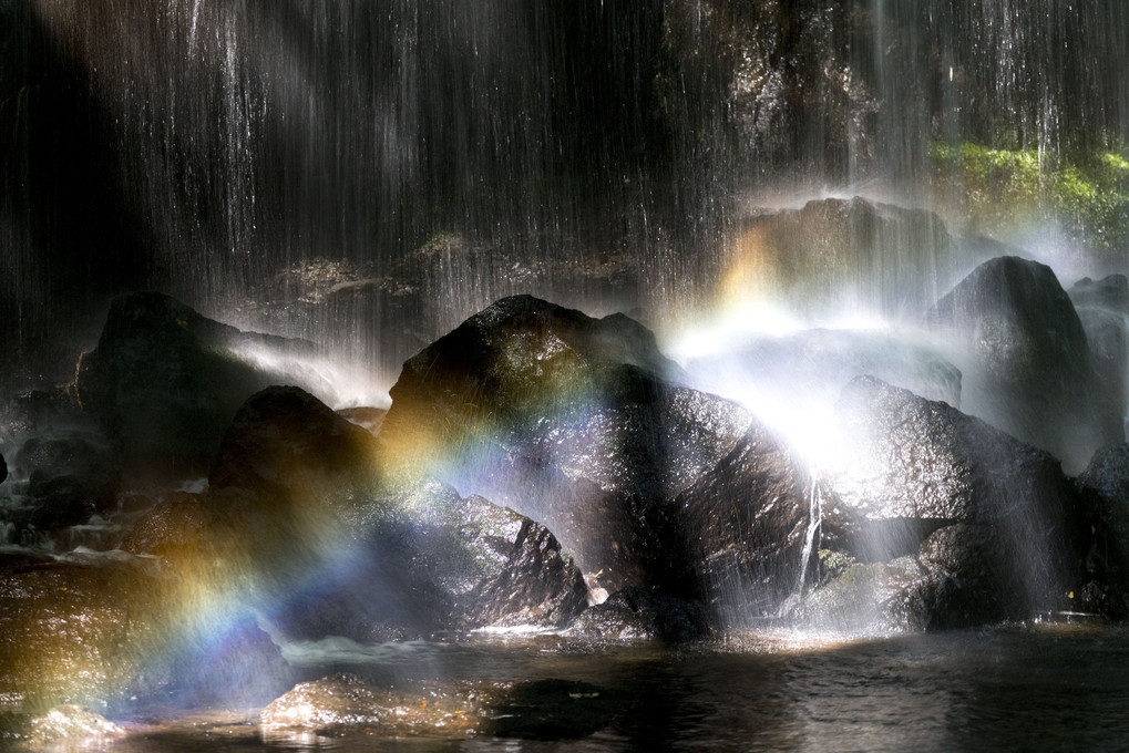 虹の黒滝